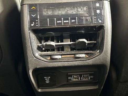 Used 2022 Jeep Grand Cherokee L Limited AWD/4WD image 25