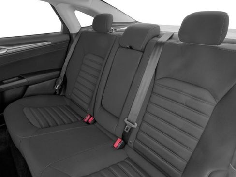 Used 2017 Ford Fusion SE w/ Fusion SE Technology Package image 14