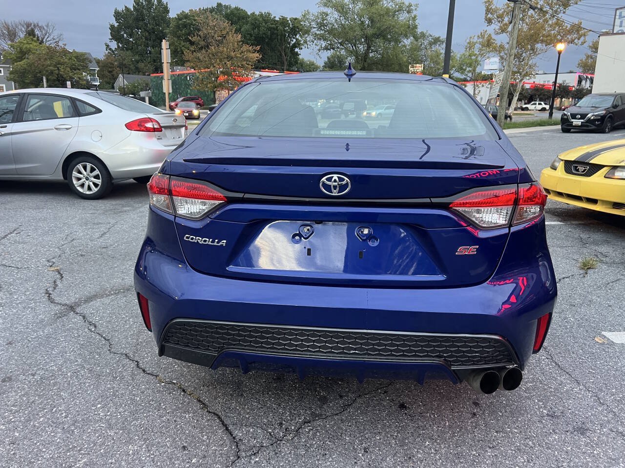 Used 2020 Toyota Corolla SE w/ SE Premium Package FWD image 5