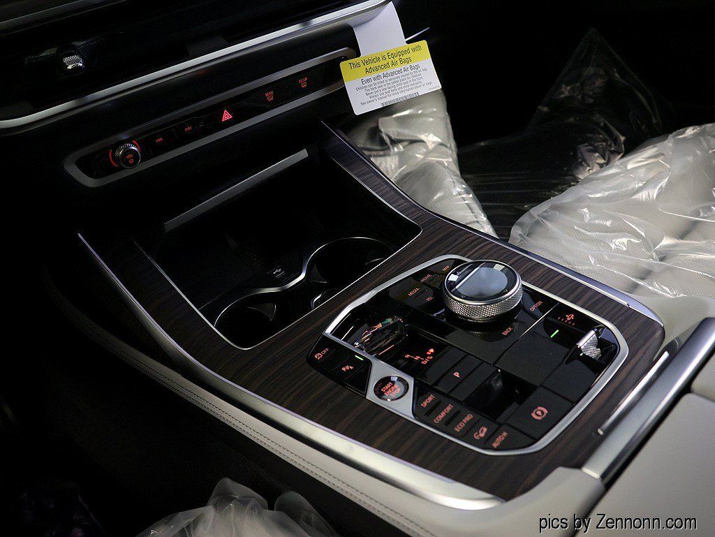 Used 2027 BMW X7 xDrive40i w/ M Sport Package AWD/4WD image 7