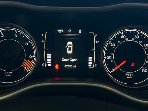 Used 2014 Jeep Cherokee Sport image 25