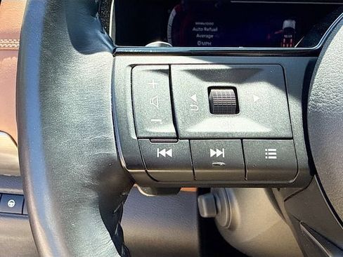 Used 2024 Nissan Pathfinder Platinum FWD image 39