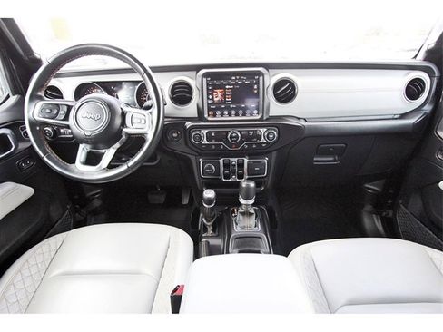 Used 2022 Jeep Gladiator Overland image 8