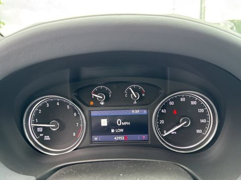 Used 2023 Buick Enclave Essence AWD/4WD image 14