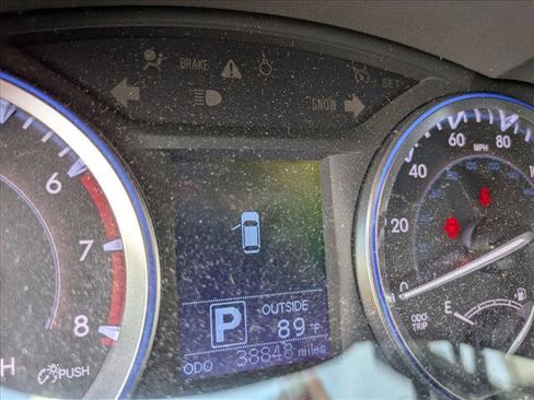 Used 2016 Toyota Highlander LE image 12