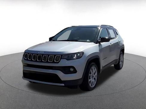 Used 2025 Jeep Compass Limited AWD/4WD image 7