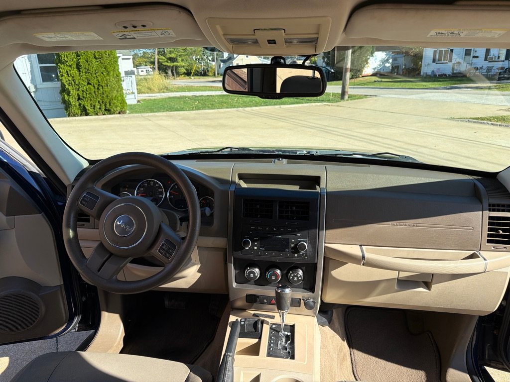 Used 2012 Jeep Liberty Sport w/ Driver Convenience Group AWD/4WD image 9
