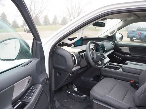 Certified 2025 Ford Expedition Active AWD/4WD image 15