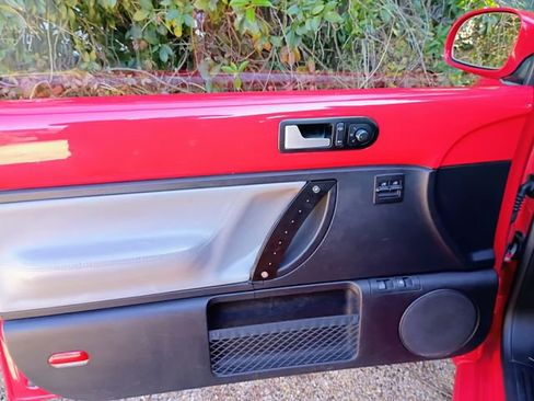 Used 2002 Volkswagen Beetle S image 28