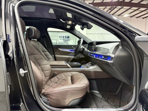 Used 2024 BMW 740i xDrive image 14