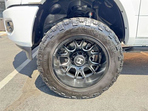 Used 2022 RAM 2500 Limited w/ Night Edition AWD/4WD image 9