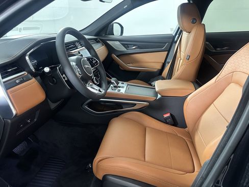 New 2026 Jaguar F-PACE R-Dynamic S image 4