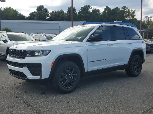 New 2027 Jeep Grand Cherokee Altitude AWD/4WD image 3
