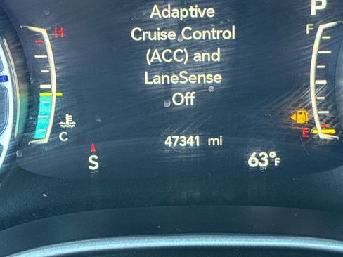 Used 2022 Chrysler Pacifica Touring-L image 3