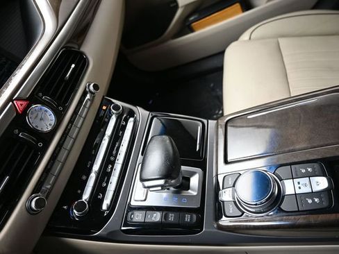 Used 2018 Genesis G90 3.3T Premium image 23