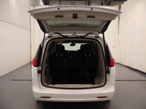 Certified 2023 Chrysler Voyager LX FWD image 19