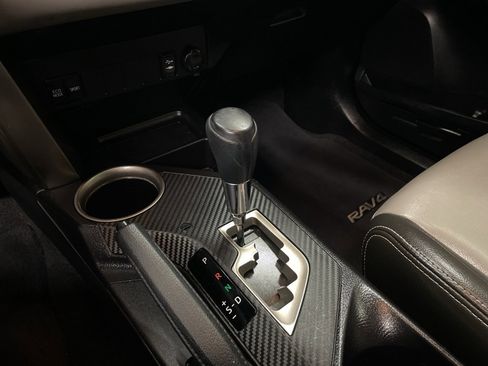 Used 2013 Toyota RAV4 XLE image 21