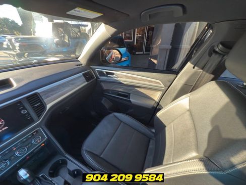 Used 2021 Volkswagen Atlas Cross Sport SE FWD image 26