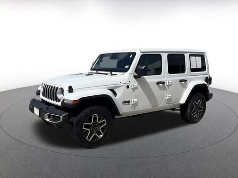 Used 2025 Jeep Wrangler Unlimited Sahara AWD/4WD image 8