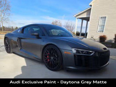 Used 2017 Audi R8 V10 w/ Carbon Exterior Package AWD/4WD image 4