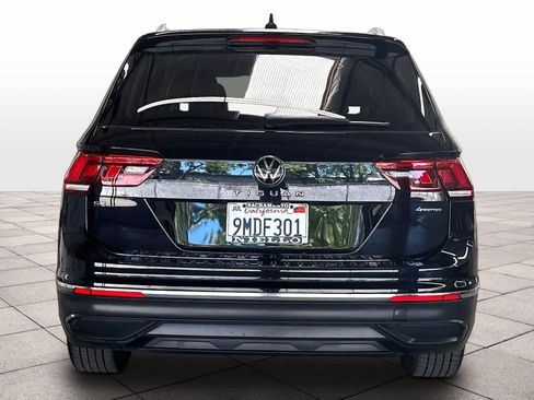 Used 2024 Volkswagen Tiguan SE w/ Panoramic Sunroof Package AWD/4WD image 8