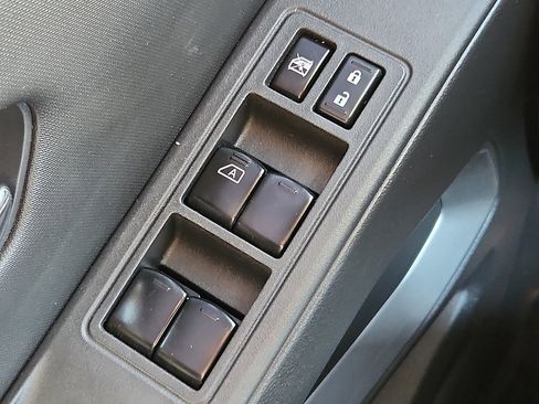 Used 2023 Nissan Frontier SV image 20