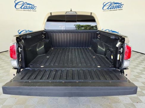 Used 2020 Toyota Tacoma TRD Off-Road w/ Advanced Technology Package AWD/4WD image 5