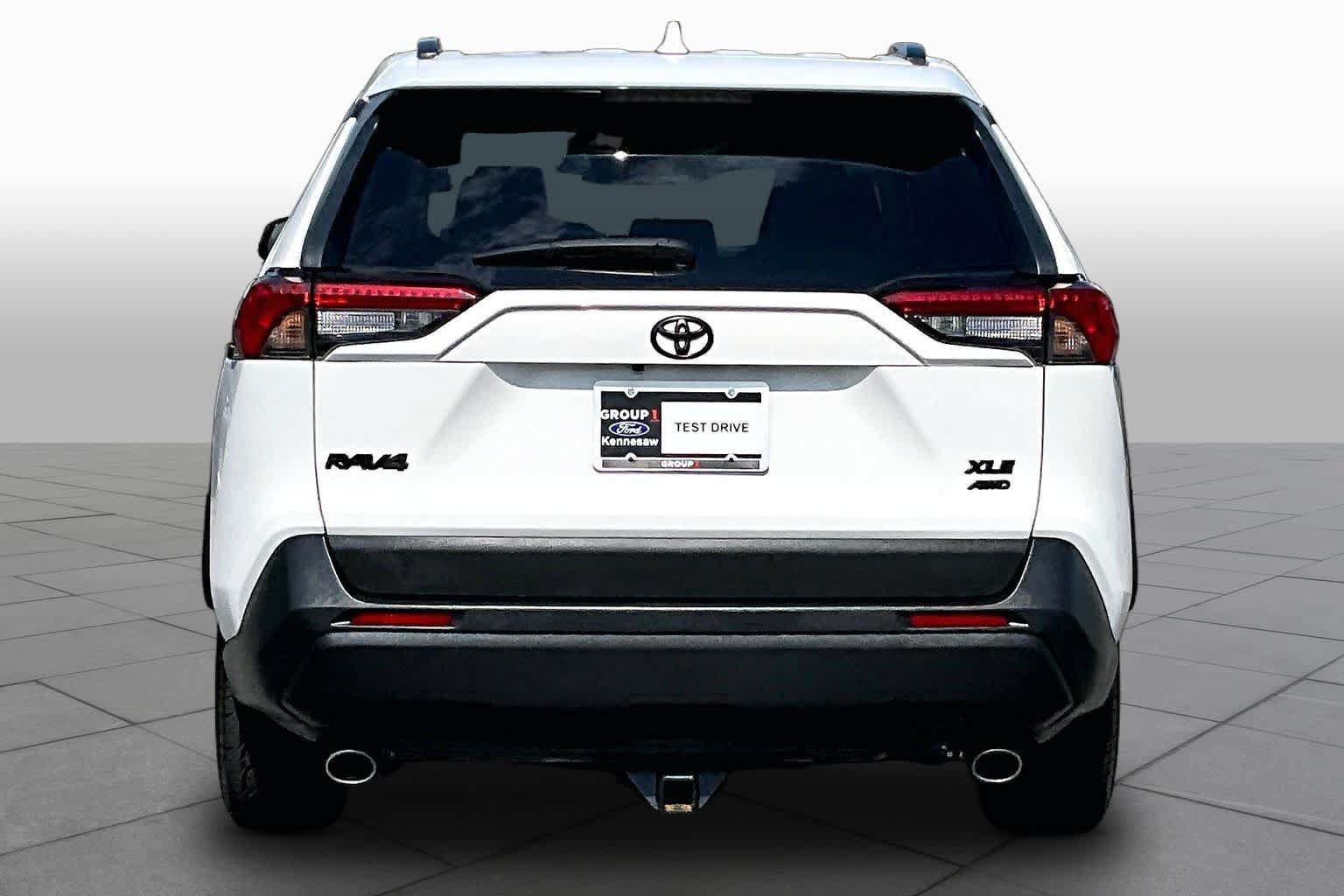 Used 2021 Toyota RAV4 XLE AWD/4WD image 5