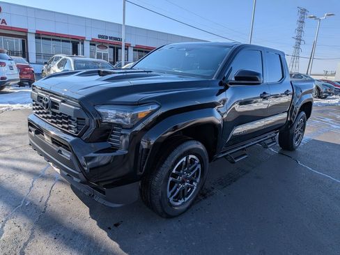 Used 2025 Toyota Tacoma TRD Sport image 3