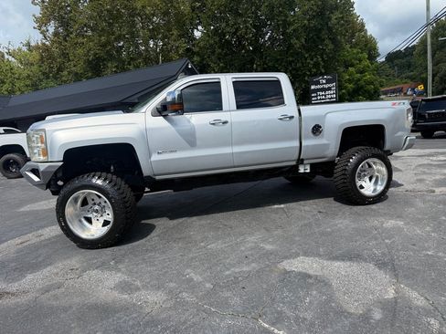 Used 2015 Chevrolet Silverado 2500 LTZ w/ Duramax Plus Package AWD/4WD image 17