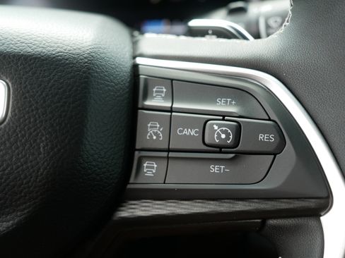 Used 2025 Jeep Grand Cherokee Laredo w/ Luxury Tech Group I AWD/4WD image 29