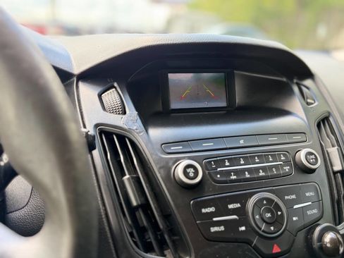 Used 2018 Ford Focus SE FWD image 22