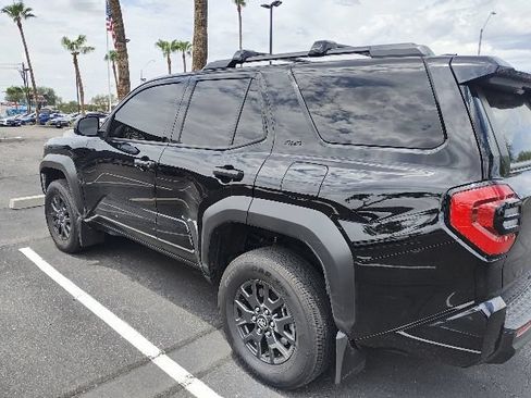 Used 2025 Toyota 4Runner SR5 AWD/4WD image 18