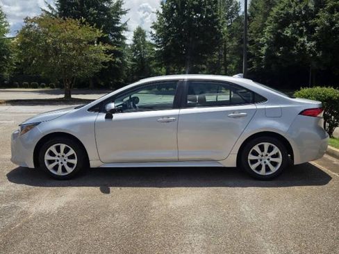 Used 2021 Toyota Corolla LE FWD image 4