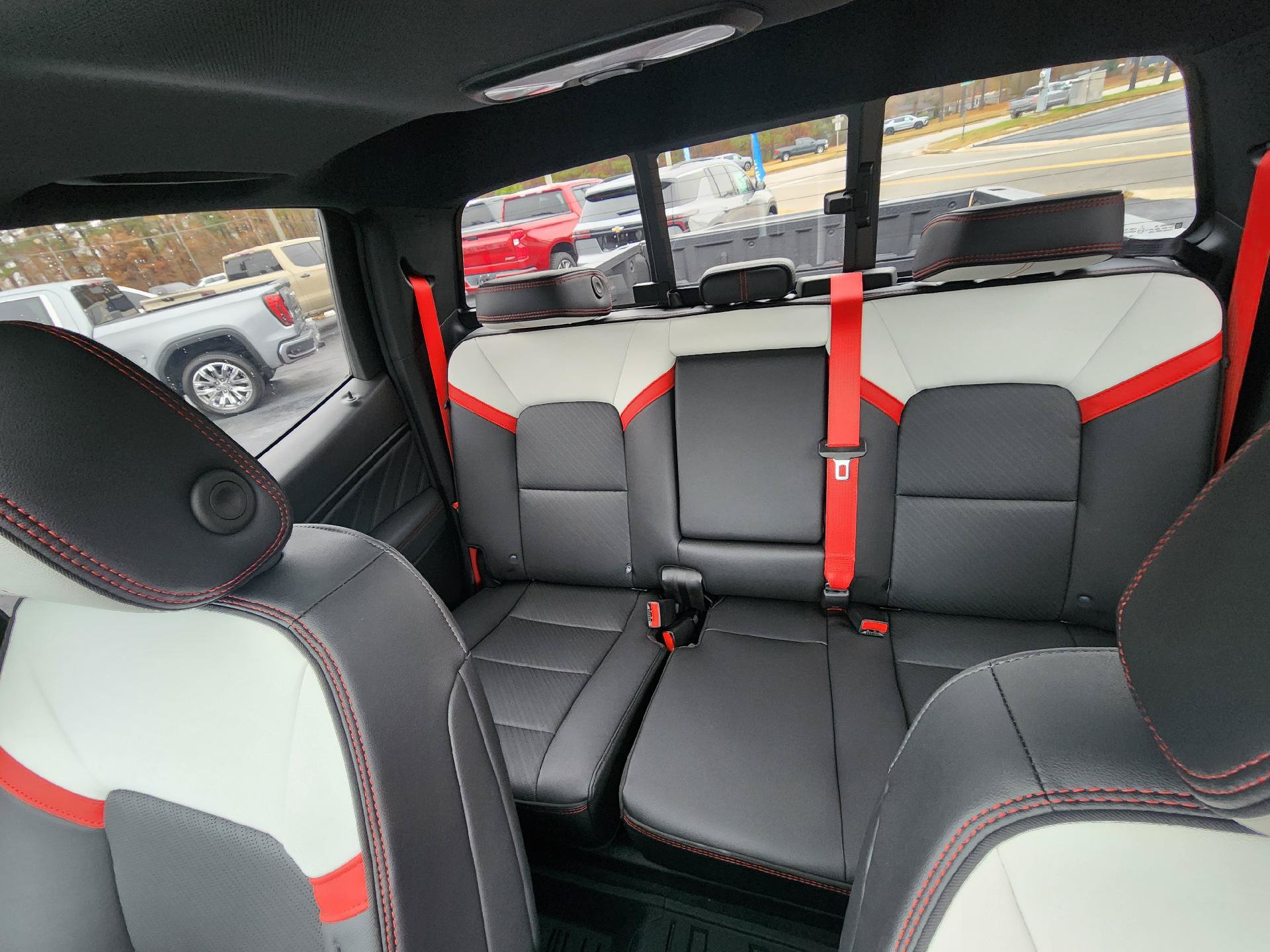 Used 2025 GMC Canyon AT4 w/ AT4X Package AWD/4WD image 10