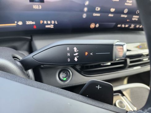 Used 2025 Buick Enclave Preferred image 14