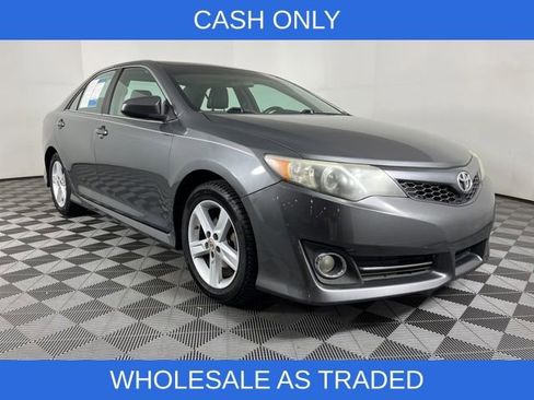 Used 2012 Toyota Camry SE image 2