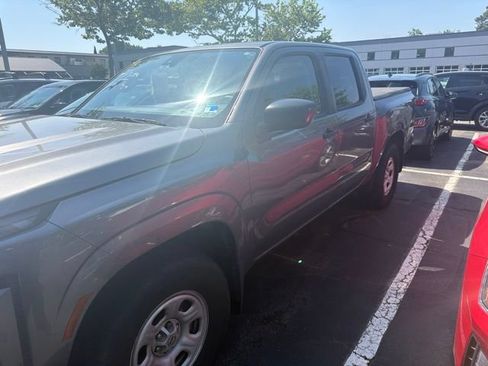 Used 2024 Nissan Frontier S RWD image 3