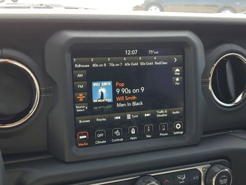 Used 2021 Jeep Wrangler Unlimited Sahara image 22