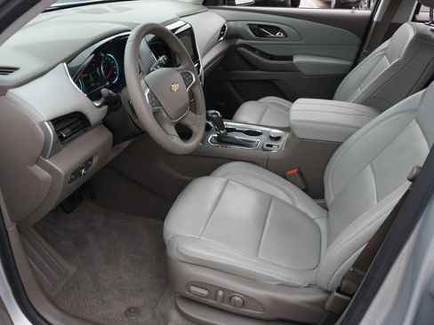 Used 2018 Chevrolet Traverse LT image 12