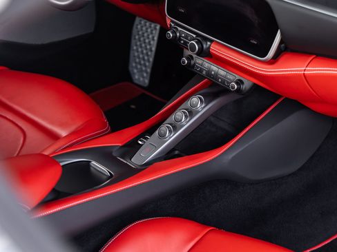 Used 2020 Ferrari Portofino RWD image 53