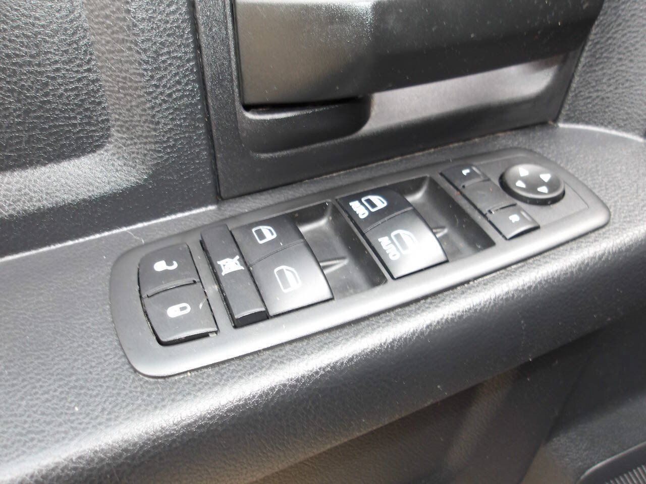 Used 2017 RAM 1500 Express w/ Express Value Package AWD/4WD image 18