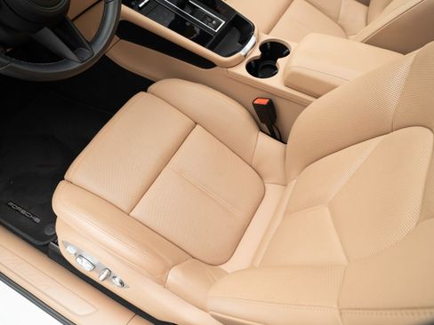 Used 2022 Porsche Macan image 16