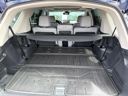 Used 2024 Honda Pilot Touring image 7