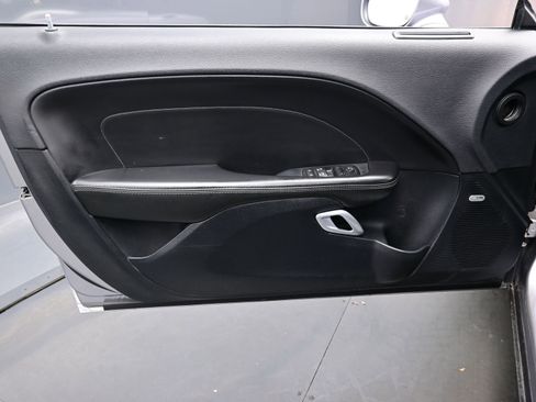 Used 2015 Dodge Challenger SXT Plus w/ Driver Convenience Group image 9