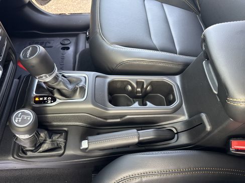 New 2025 Jeep Gladiator Sport w/ Premium Package image 25