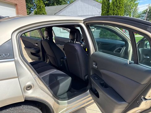 Used 2013 Chrysler 200 Touring FWD image 13