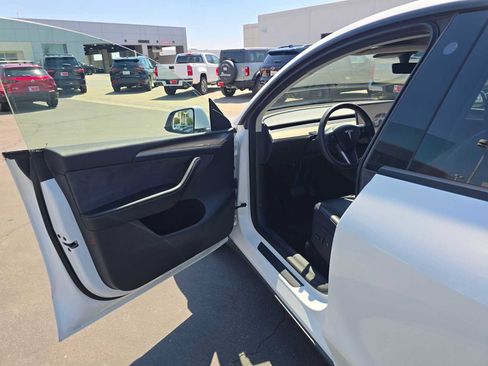 Used 2022 Tesla Model Y Long Range AWD/4WD image 19