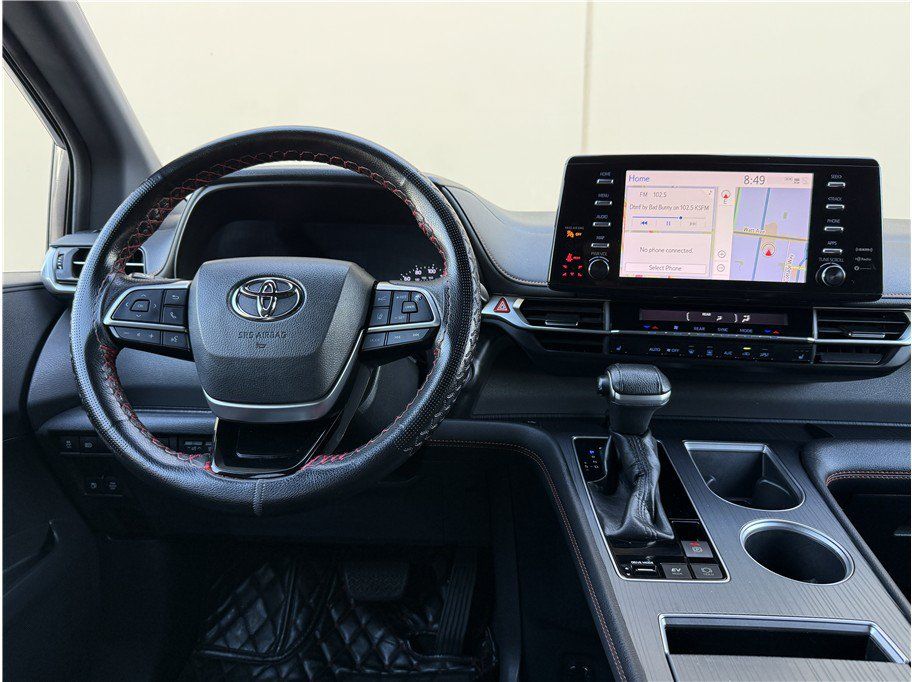 Used 2021 Toyota Sienna XSE FWD image 16