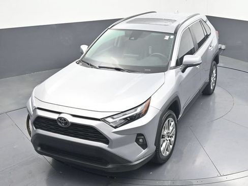 Used 2022 Toyota RAV4 XLE Premium AWD/4WD image 39